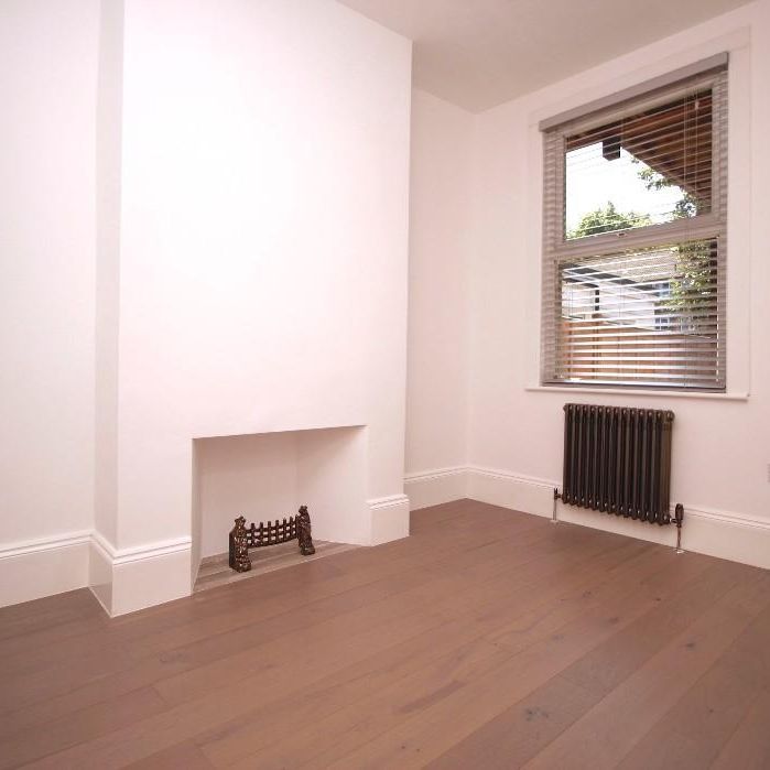 1 Bed Flat, Albert Square, E15 - Photo 1