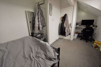 3 bedroom House in Harold Grove, Leeds - Photo 4