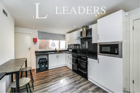 1 bedroom in a house share to rent - Photo 4