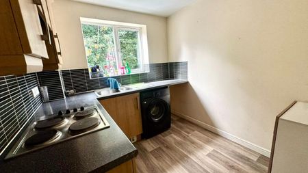 2 bedroom Flat To Let - Photo 5