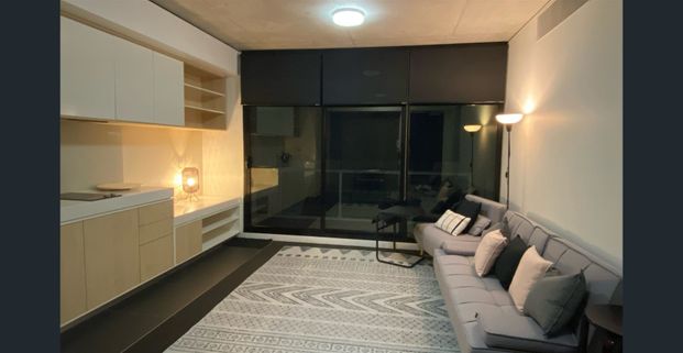 One Bed Apartment in South Yarra - Photo 1