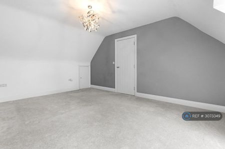 5 bedroom detached house to rent - Photo 4
