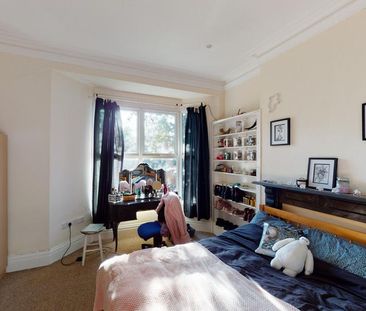 5 bedroom end of terrace house to rent - Photo 3