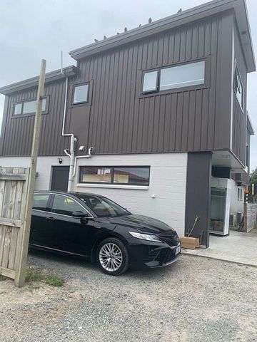 Charming 4BR Avondale Retreat - AirCon & Alarm - Photo 3