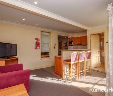 Fully Furnished Semi - Available Now!!! - Photo 2