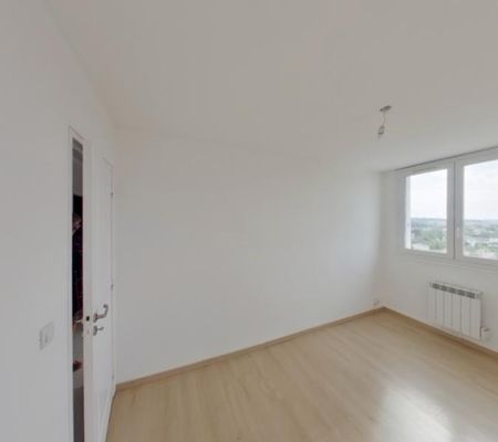 Location Appartement 3 pièces 71m² CHATELLERAULT 86100 - Photo 3