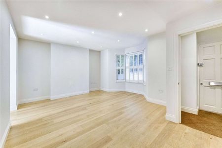 An immaculate two bedroom garden flat situated in the heart of Balham. - Photo 2