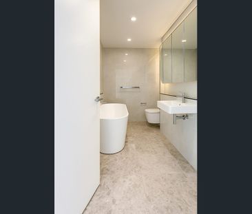 Expansive courtyard apartment - 2 bedroom in Ucello - Photo 4