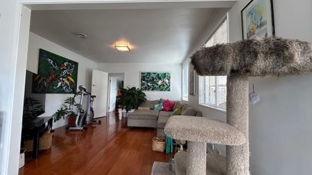 Lovely 3-Bedroom Home in Blockhouse Bay - Prime Location! - Photo 2