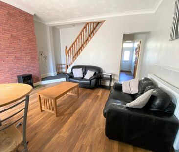 4 bedroom terraced house to rent - Photo 1