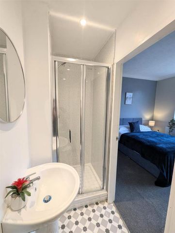 3 bedroom end of terrace house to rent - Photo 3