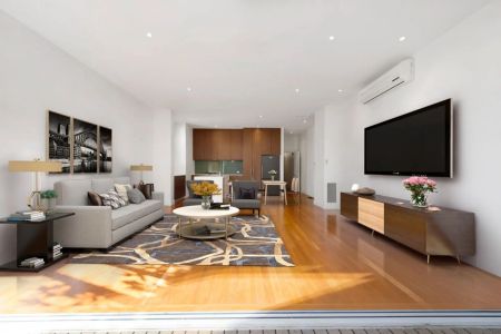 Beautiful balance of classical and contemporary - Photo 2