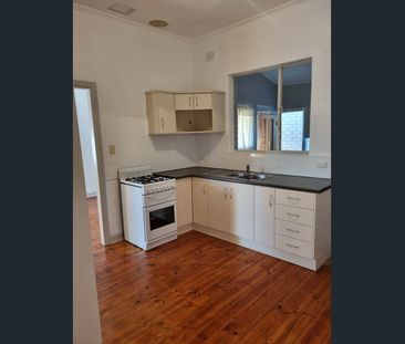 House, newly renovated - Photo 6