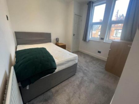 1 bedroom in a house share to rent - Photo 5