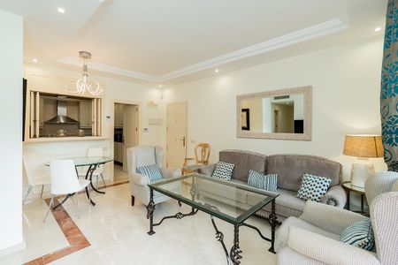 927250 - Apartment For rent in Elviria Playa, Marbella, Málaga, Spain - Photo 2