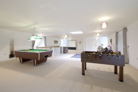 6 bedroom detached house to rent - Photo 2