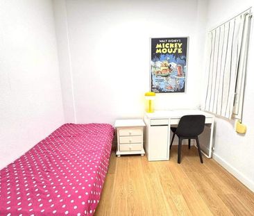 Barcelona, Catalonia 08012 - Photo 3