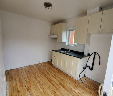 5120 Avenue Jeanne-d'Arc apartment — Montréal, QC (2-Bedroom) - 2 Bedroom - Photo 3