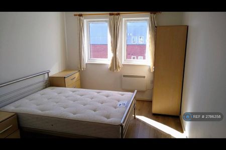 2 bedroom flat to rent - Photo 3