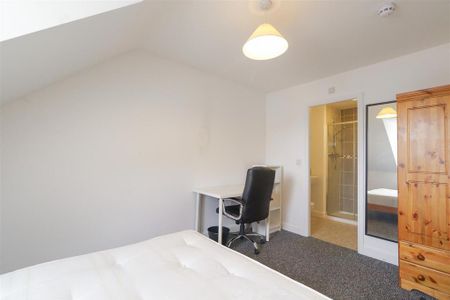 5 bedroom semi-detached house to rent - Photo 3