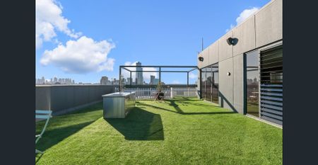 Chic Studio Living in the Heart of Vibrant South Yarra - Photo 4