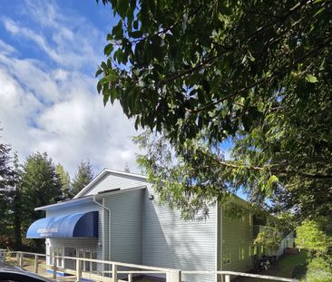 ONE MONTH FREE newer renovated units walking distance to everything !! - Photo 2
