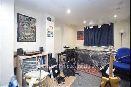 3 Bedroom Properties, Hyde Park Leeds LS6 - Photo 5