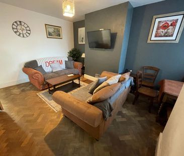 1 bedroom in a house share to rent - Photo 2