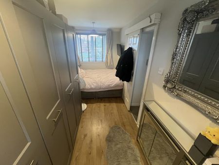 4 bedroom end of terrace house to rent - Photo 2