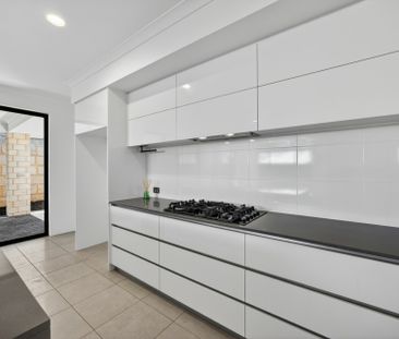 Large Family Home With Theatre Room! - Photo 4