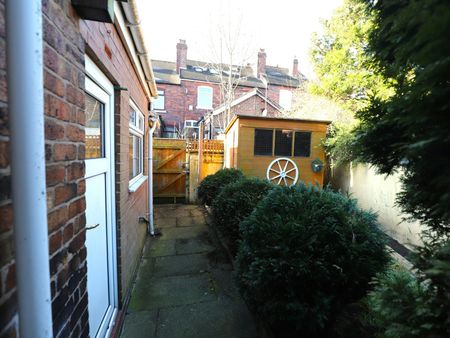 Terraced House to rent on - Photo 2