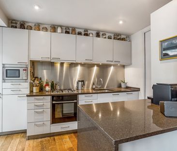 2 Bed Flat, Ironmonger Row, EC1V - Photo 5