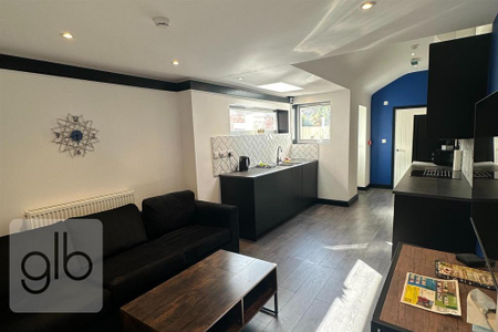 1 bedroom in a house share to rent - Photo 4