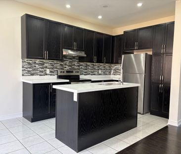 For Lease - 36 Spokanne Street, Brampton, Ontario - Photo 2