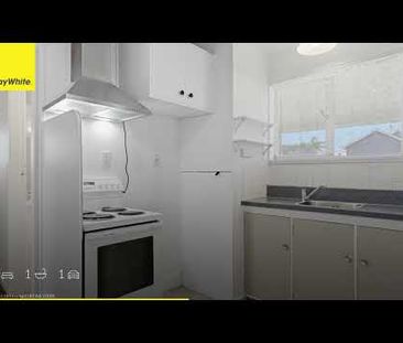 Picket fence cutie - Photo 4