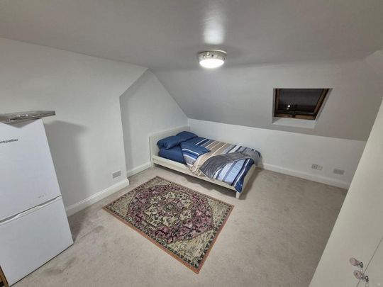 1 bedroom in a house share to rent - Photo 1