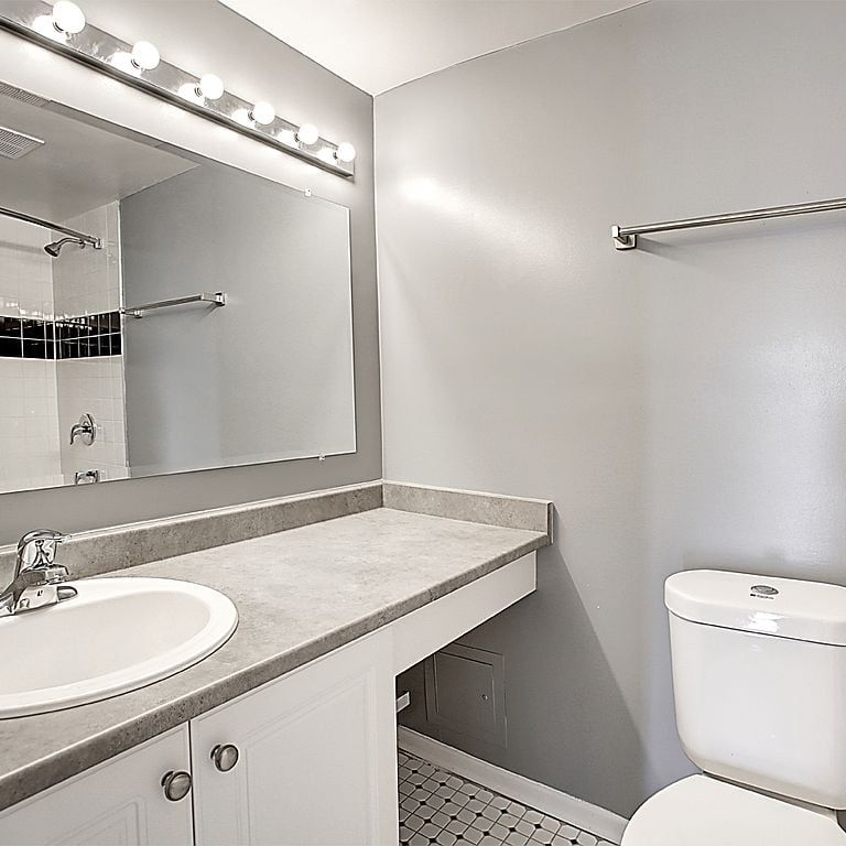 Steven Tower - Photo 1