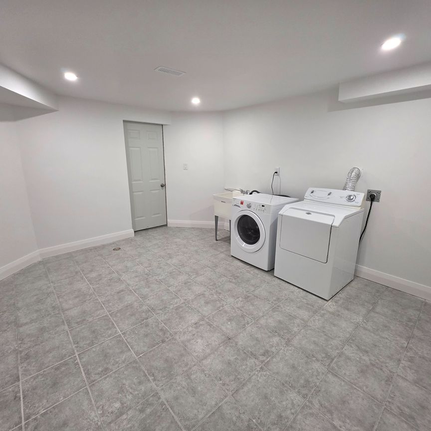 For Lease - 250 Sunset Ridge, Vaughan, Ontario - Photo 1