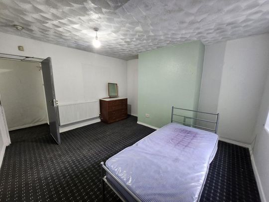 1 bedroom in a house share to rent - Photo 1