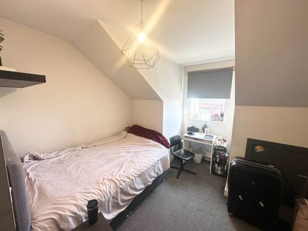 Station Terrace (room 6), Bramley, Leeds - Photo 3