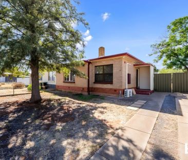 Comfortable Family Living with Fresh Modern Appeal - Photo 2