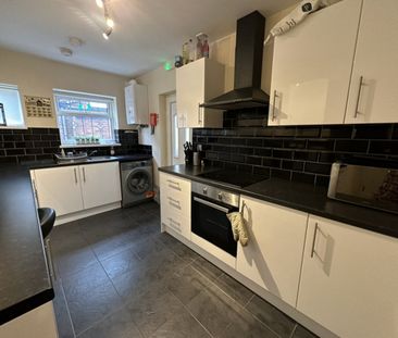 St Vincent Avenue, Doncaster, DN6 - Photo 4