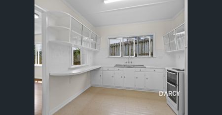 Fabulously Fresh in a Leafy Setting - Photo 3