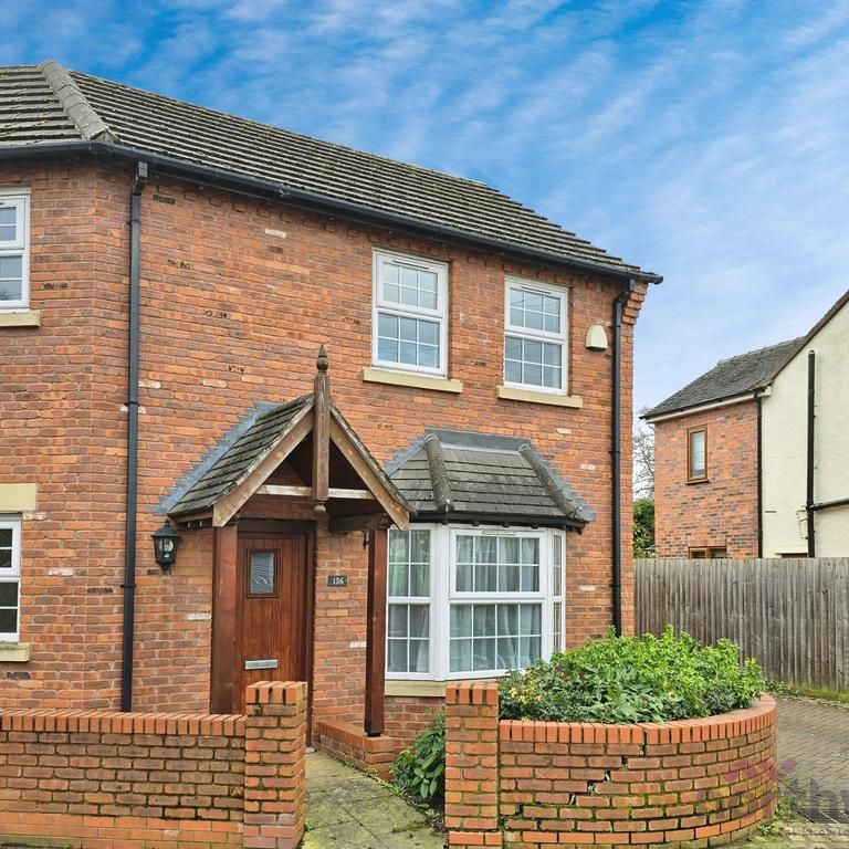 2 bedroom mews to rent - Photo 1