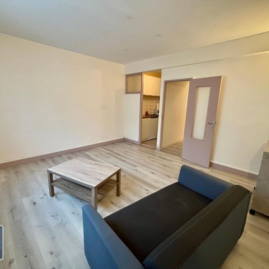 Location Appartement 2 pièces 39m² CHATEAUROUX 36000 - Photo 1