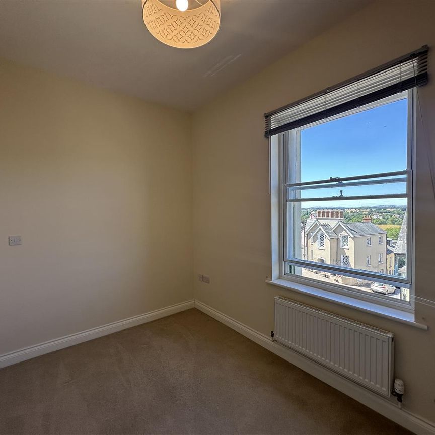 Swan House, Ross-on-Wye - Photo 1