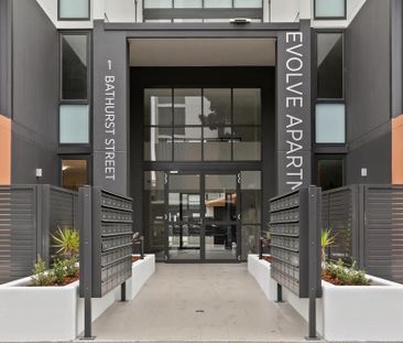 Modern & Low-Maintenance Living – Prime Liverpool Location - Photo 6