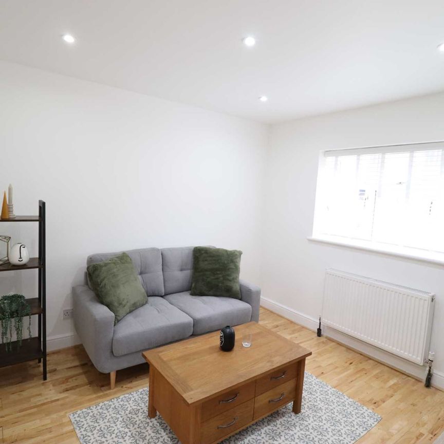 Roberts Road, High Wycombe - Photo 1