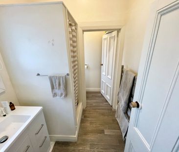 Metres from Waterfront & Ferry to CBD! - Photo 5