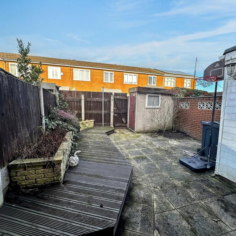 3 bedroom terraced house to rent - Photo 1